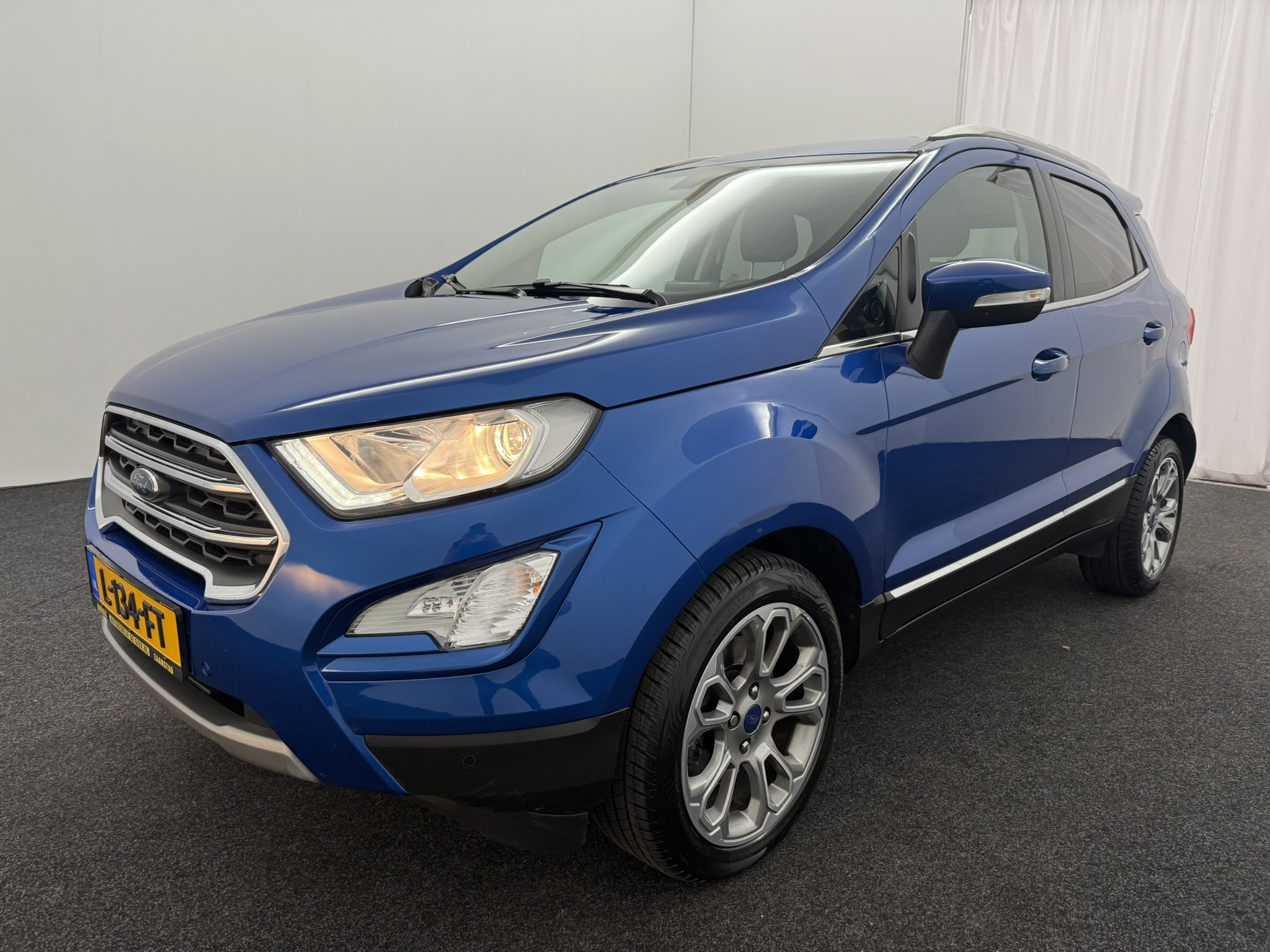 Auto's in showroomstaat projectfoto van Auto Poets Centrale Zaanstad